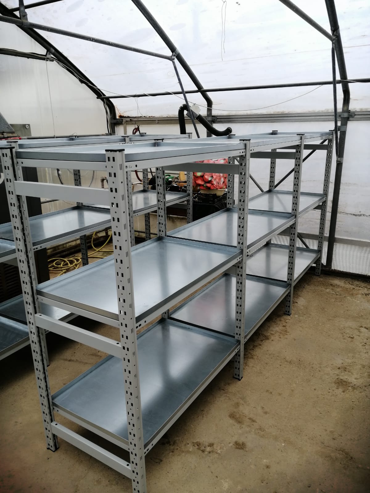 Metalni regal LB6 s vodonepropusnim kadicama 5
